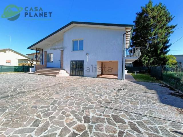 Villetta indipendente in vendita di 230 m² in Via Giovanni Fattori