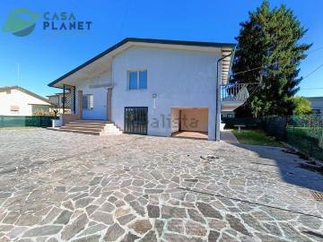 Villetta indipendente in vendita di 230 m² in Via Giovanni Fattori