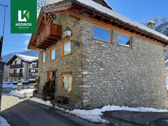 Villetta indipendente in vendita di 230 m² in Viale della Rimembranza, 2