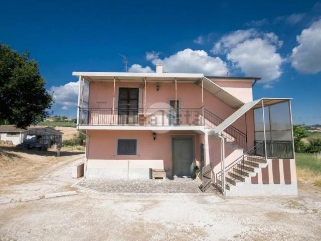 Villetta indipendente in vendita di 230 m² in Contrada Monterone, 3