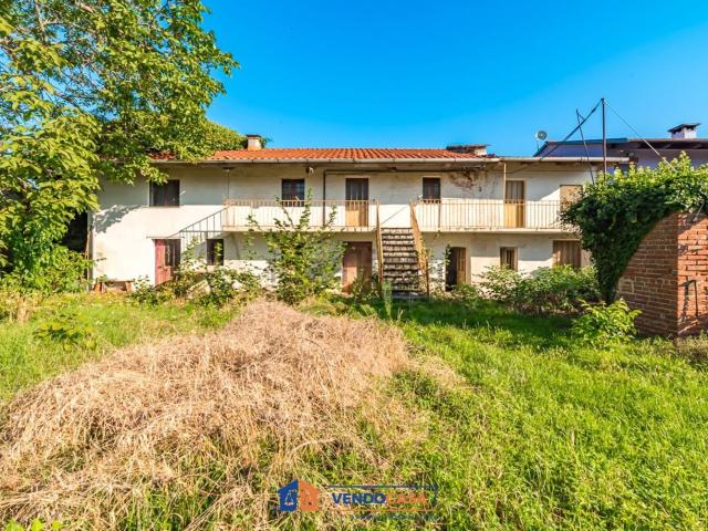 Villetta indipendente in vendita di 230 m² in Frazione san luca, 73