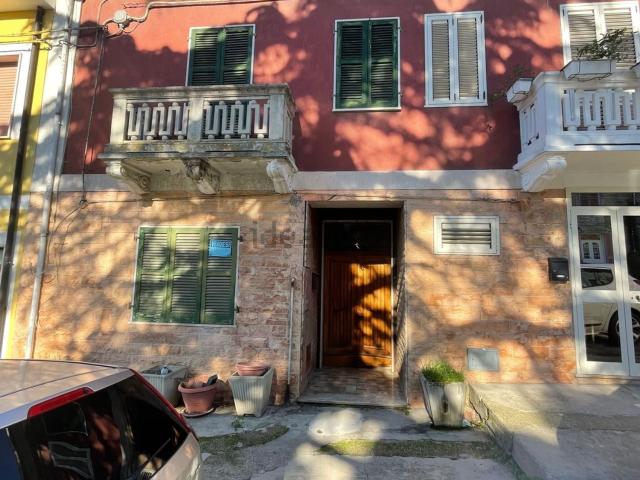 Villetta indipendente in vendita di 230 m² in Largo DEI GIARDINI