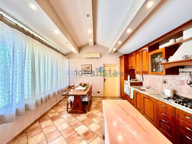 Villetta indipendente in vendita di 231 m² in Via Pozzarello Violi