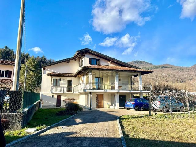 Villetta indipendente in vendita di 231 m² in Via per Cossogno, 64