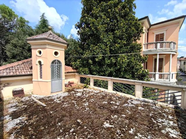 Villetta indipendente in vendita di 231 m² in Via Roma