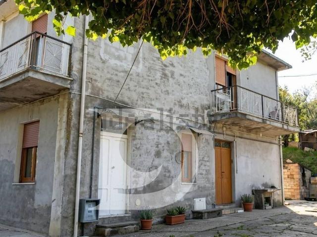 Villetta indipendente in vendita di 231 m² in Via Val di Foro, 38