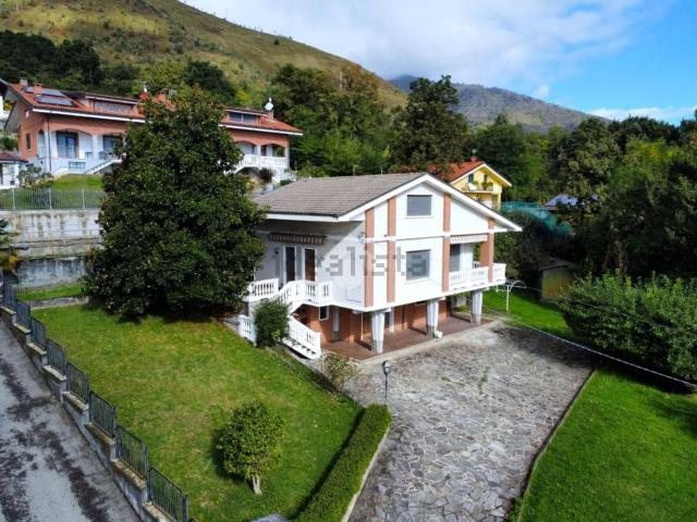 Villetta indipendente in vendita di 231 m² in Via Vallo, 89