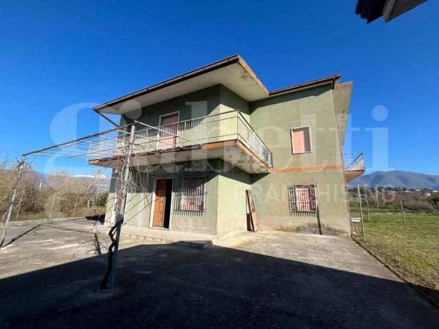 Villetta indipendente in vendita di 232 m² in Via Campisi