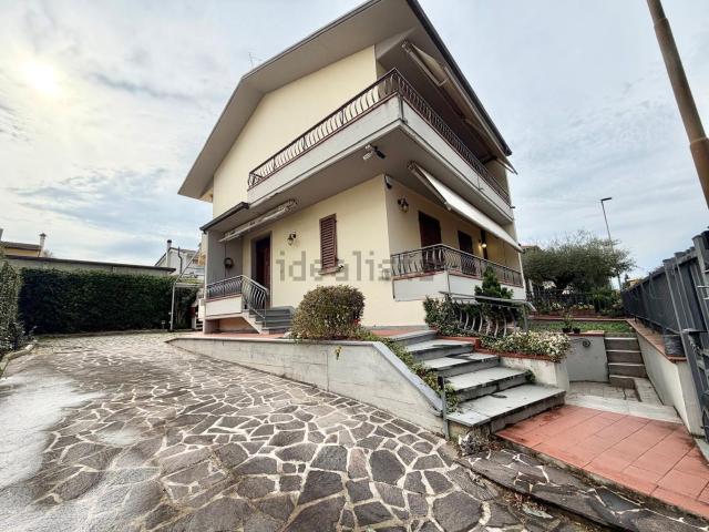 Villetta indipendente in vendita di 232 m² in Via Aiaccia