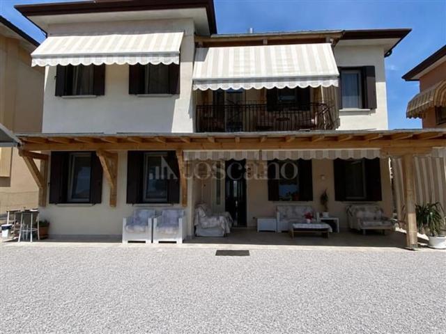 Villetta indipendente in vendita di 232 m² in Via Franca