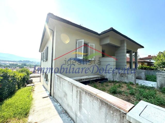 Villetta indipendente in vendita di 232 m² in Via Fratelli Cervi, 1
