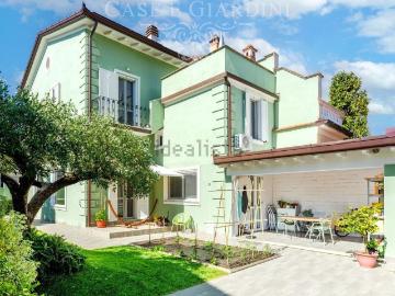 Villetta indipendente in vendita di 232 m² in Via Zara, 37