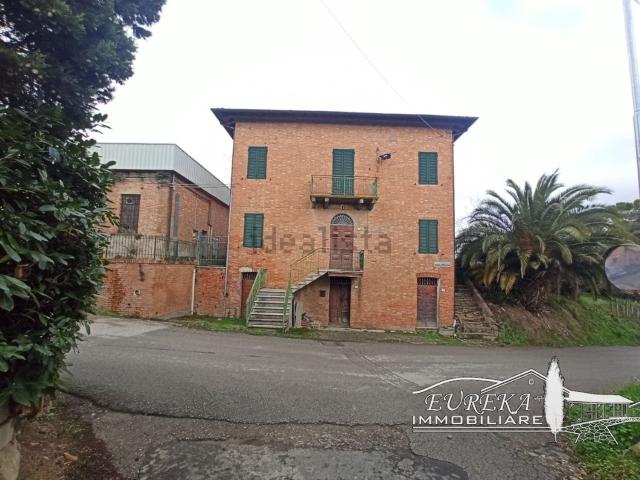 Villetta indipendente in vendita di 233 m² in Via C.B. Cavour