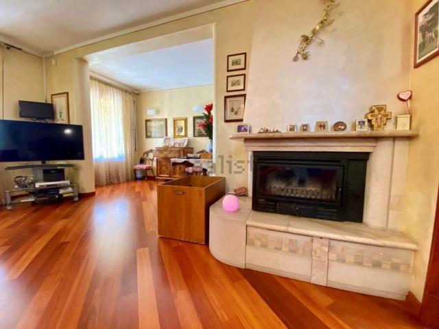 Villetta indipendente in vendita di 233 m² in Via Cavinello