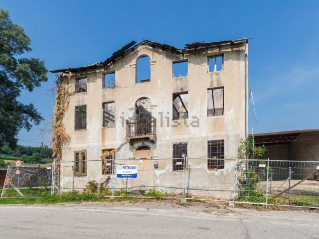 Villetta indipendente in vendita di 233 m² in Via Reale, 48