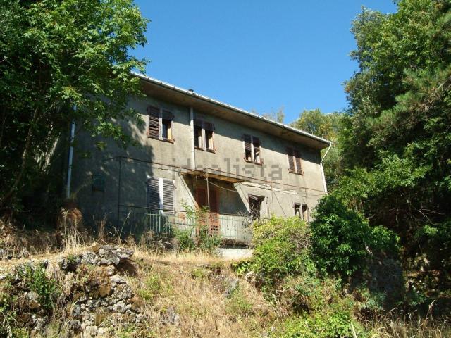 Villetta indipendente in vendita di 233 m² in Via trescolli, 2790
