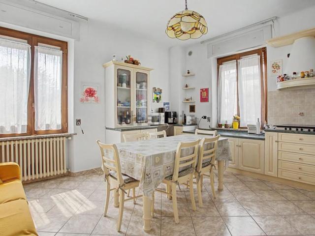 Villetta indipendente in vendita di 234 m² in Via Campagna, 44