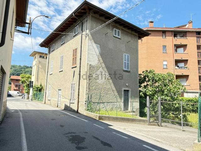 Villetta indipendente in vendita di 234 m² in Via Canova, 50