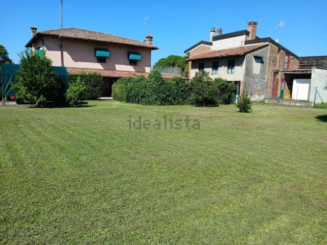 Villetta indipendente in vendita di 234 m² in Via Aquileia, 27