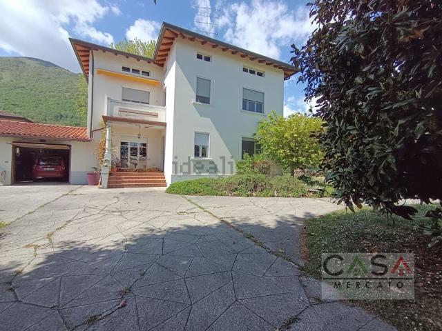 Villetta indipendente in vendita di 234 m² in Via Giais