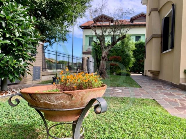 Villetta indipendente in vendita di 234 m² in Via Santo Stefano