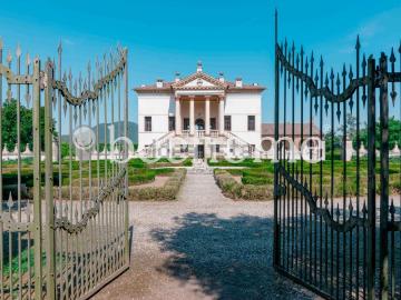 Villetta indipendente in vendita di 2350 m² in Via Rivella, 4