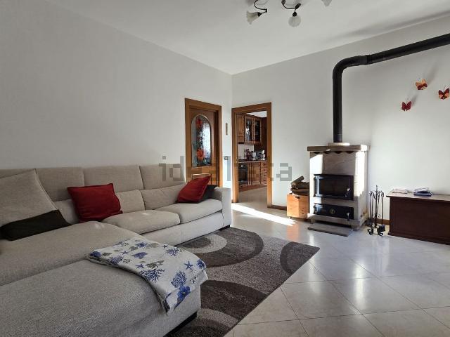 Villetta indipendente in vendita di 235 m² in Via 4 Novembre