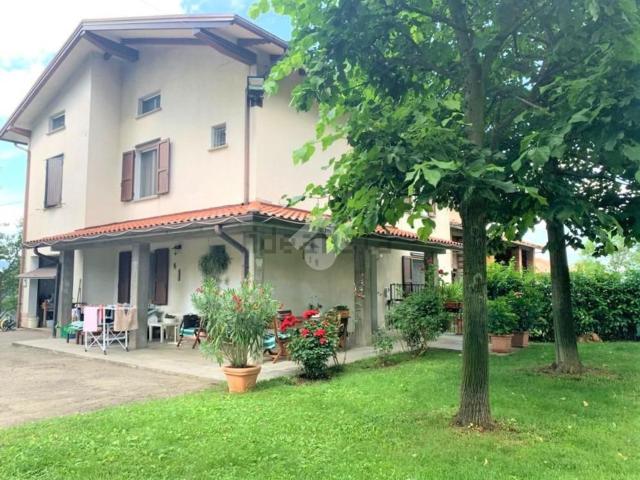 Villetta indipendente in vendita di 235 m² in Via Casa Gianaroli, 5
