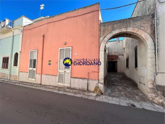 Villetta indipendente in vendita di 235 m² in Via Assunta, 16