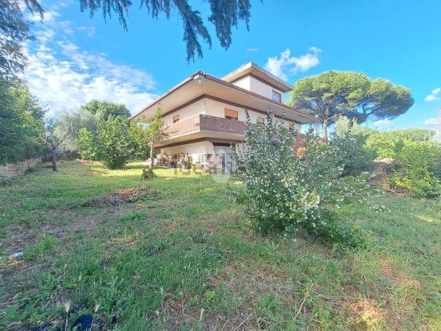 Villetta indipendente in vendita di 235 m² in Via Bartolomeo Zorzi, 29