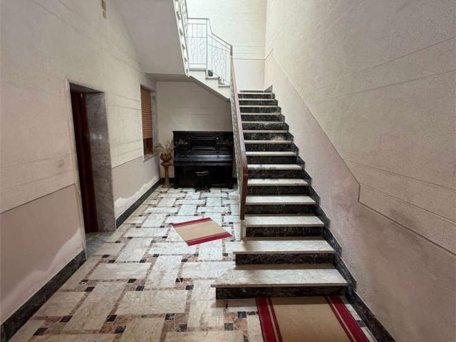 Villetta indipendente in vendita di 235 m² in Via Emanuele Sansone
