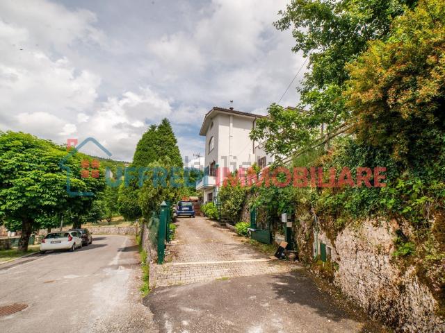 Villetta indipendente in vendita di 235 m² in Via IV Novembre