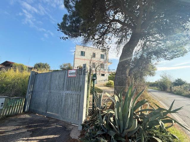 Villetta indipendente in vendita di 235 m² in Via Monte Carnevale, 440