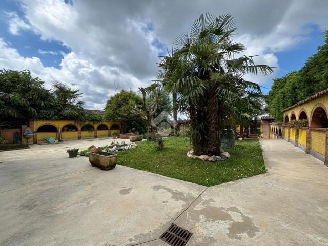 Villetta indipendente in vendita di 235 m² in Via Roma