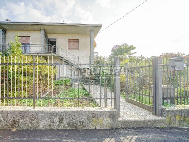 Villetta indipendente in vendita di 235 m² in Via Ugo Foscolo, 4