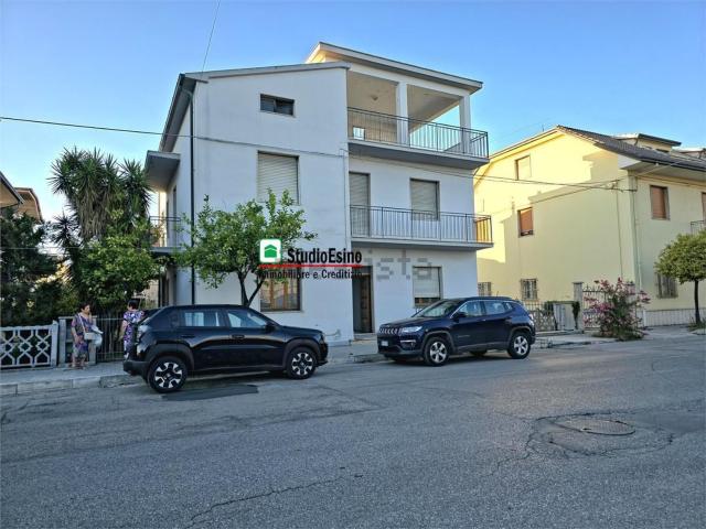 Villetta indipendente in vendita di 235 m² in Via Val Tiberina, 54