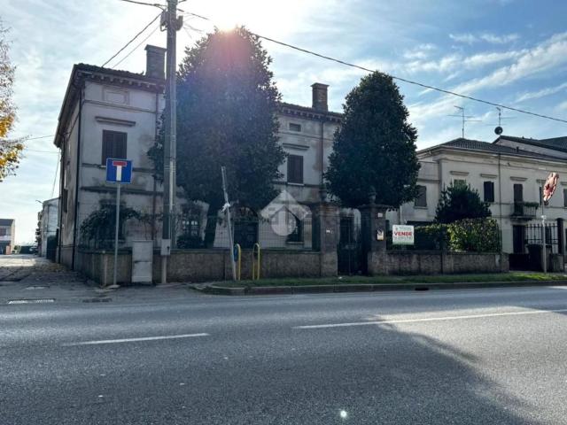 Villetta indipendente in vendita di 235 m² in Via Vittorio Veneto, 48