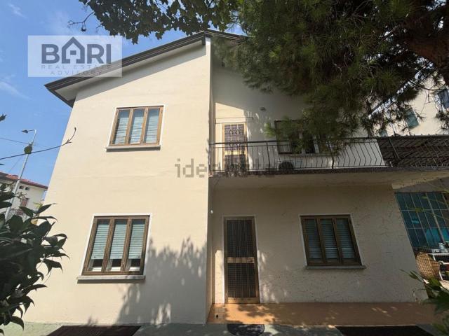 Villetta indipendente in vendita di 235 m² in Viale della Libertà