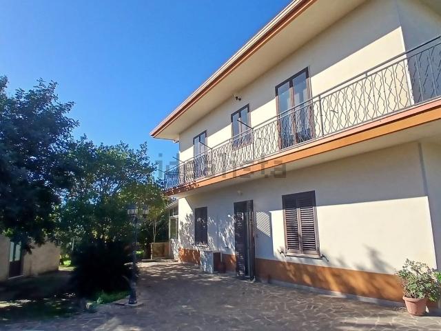 Villetta indipendente in vendita di 235 m² in Contrada Treppiedi