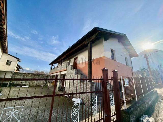 Villetta indipendente in vendita di 235 m² in Località Lillaz, 10