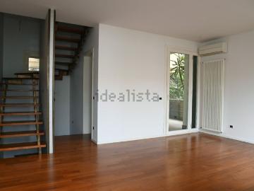 Villetta indipendente in vendita di 236 m² in Via Bellini