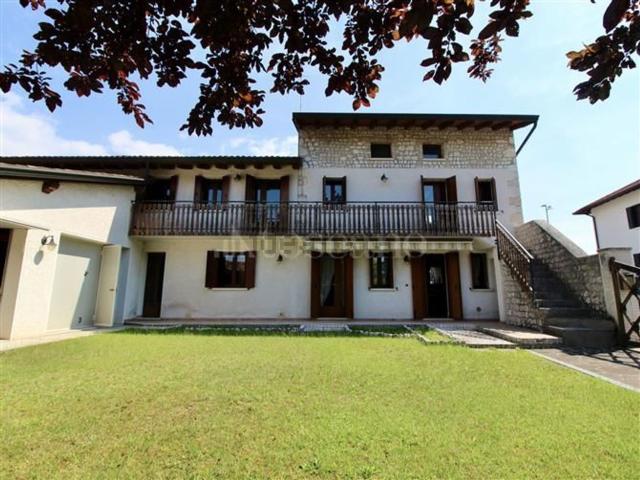 Villetta indipendente in vendita di 236 m² in Via Gioacchino Rossini