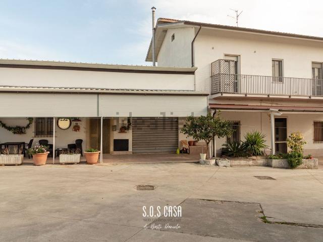 Villetta indipendente in vendita di 236 m² in Contrada Aquilano, 6