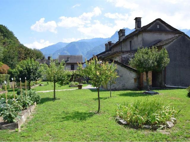 Villetta indipendente in vendita di 237 m² in Via Nazionale, 20