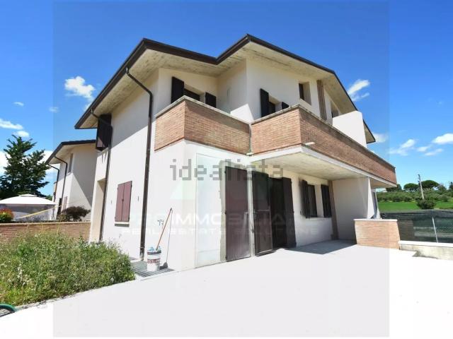 Villetta indipendente in vendita di 237 m² in Via Volpina, 22