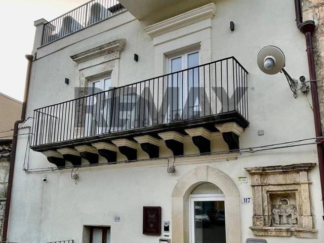 Villetta indipendente in vendita di 238 m² in Via Giusti, 117