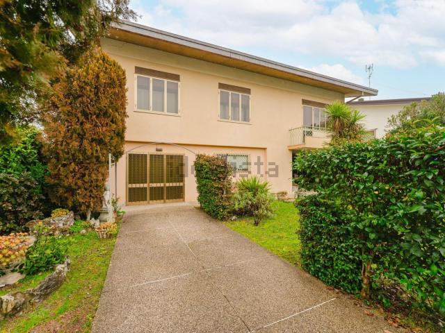 Villetta indipendente in vendita di 238 m² in Via del Perer, 17