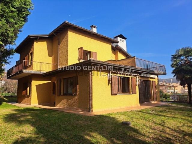 Villetta indipendente in vendita di 238 m² in Via Milano, 19