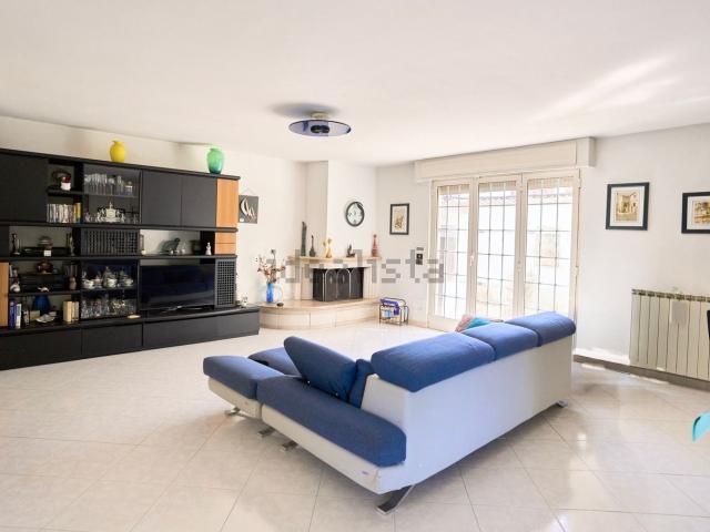 Villetta indipendente in vendita di 238 m² in Via Simeto, 30