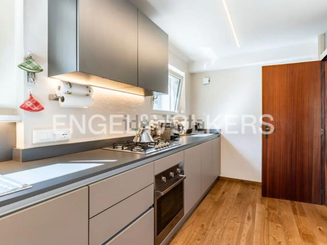 Villetta indipendente in vendita di 238 m² in Via Ugo Foscolo, 21